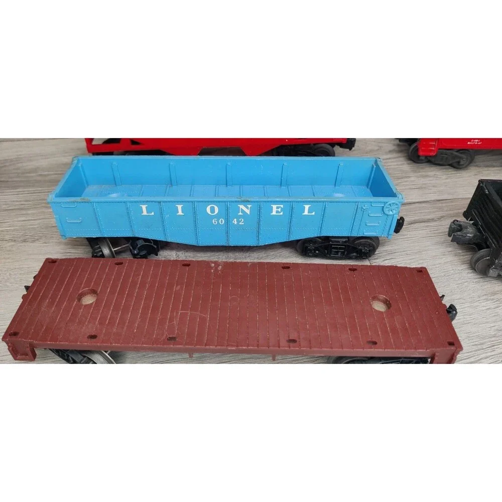 Lionel O Gauge 5 Car Lot: 6257 Caboose, 25000 Lehigh Hopper, 6462 Gondola w/Load